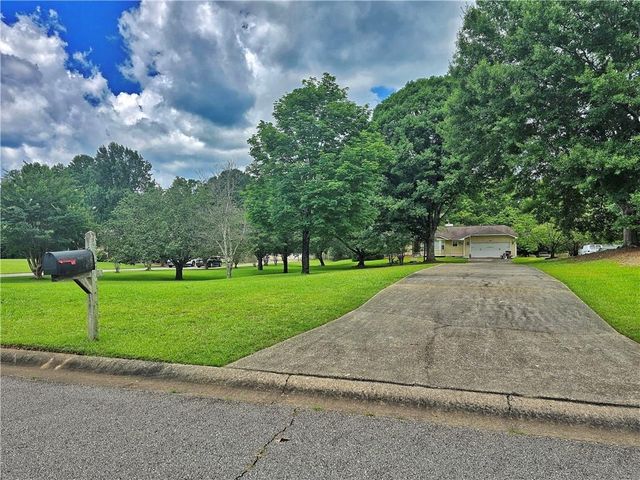 120 ASPEN LAKE Drive, Newnan, GA 30263