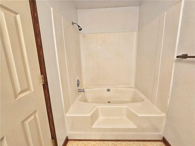 120 ASPEN LAKE Drive, Newnan, GA 30263