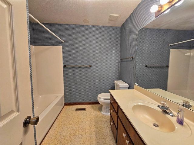 120 ASPEN LAKE Drive, Newnan, GA 30263