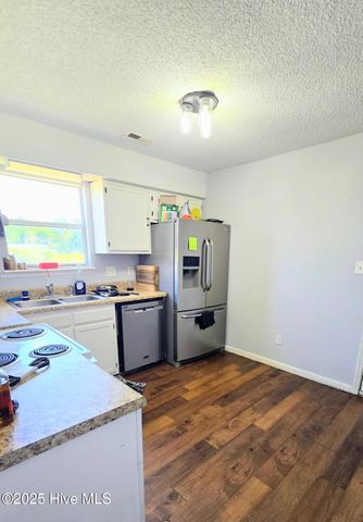 471 Hunting Green Drive, Jacksonville, NC 28546