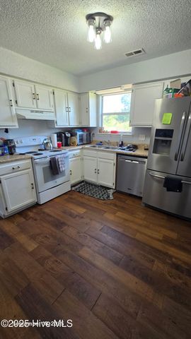 471 Hunting Green Drive, Jacksonville, NC 28546