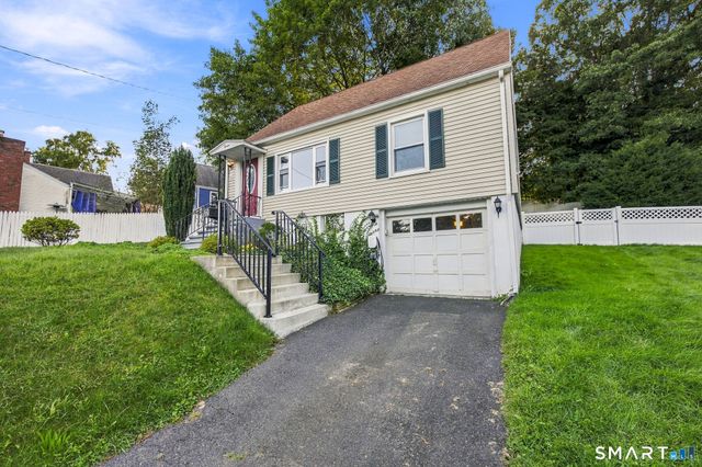 15 Ashland Avenue, Waterbury, CT 06708