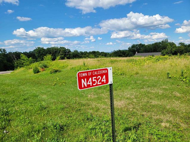N4524 Prairie Knoll Circle, Portage, WI 53901