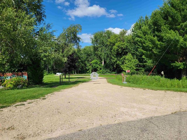 N4524 Prairie Knoll Circle, Portage, WI 53901