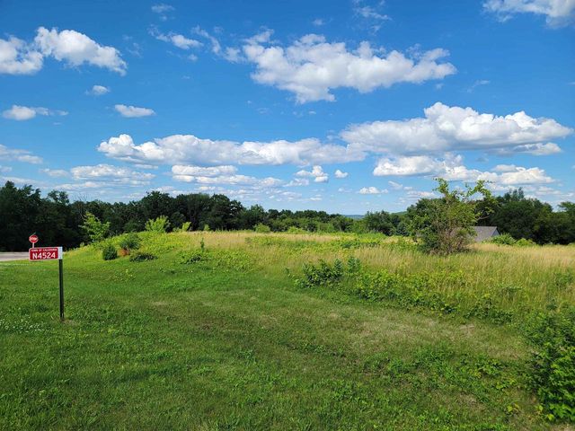 N4524 Prairie Knoll Circle, Portage, WI 53901