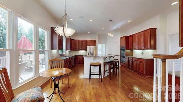 5423 Piper Glen Drive, Charlotte, NC 28277