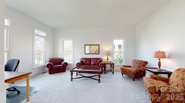 5423 Piper Glen Drive, Charlotte, NC 28277