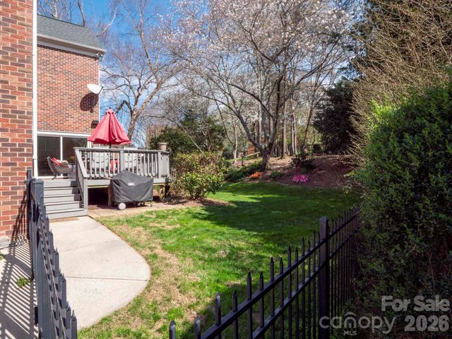 5423 Piper Glen Drive, Charlotte, NC 28277