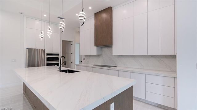 649 Golden Gate BLVD E, Naples, FL 34120