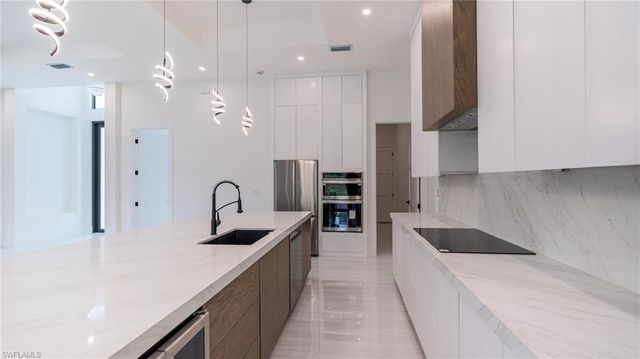 649 Golden Gate BLVD E, Naples, FL 34120