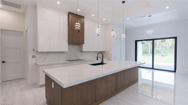 649 Golden Gate BLVD E, Naples, FL 34120