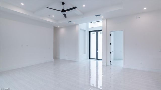 649 Golden Gate BLVD E, Naples, FL 34120