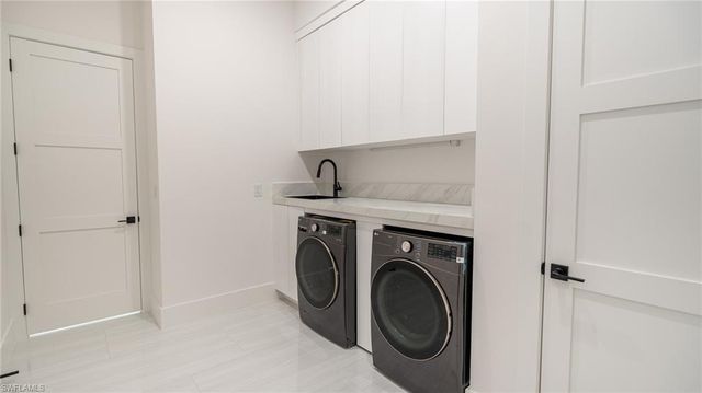 649 Golden Gate BLVD E, Naples, FL 34120