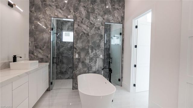 649 Golden Gate BLVD E, Naples, FL 34120