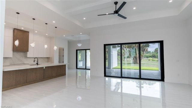 649 Golden Gate BLVD E, Naples, FL 34120
