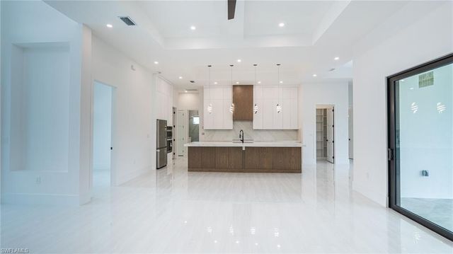 649 Golden Gate BLVD E, Naples, FL 34120