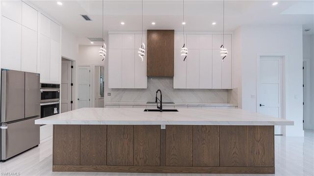 649 Golden Gate BLVD E, Naples, FL 34120