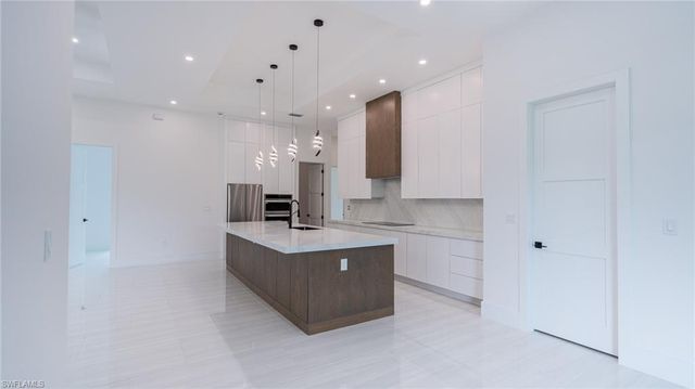 649 Golden Gate BLVD E, Naples, FL 34120