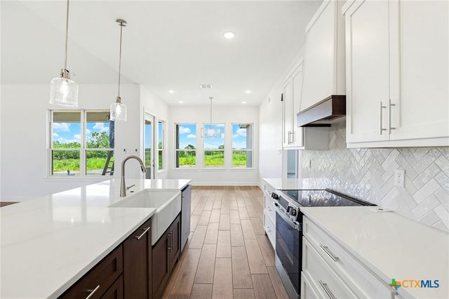 313 Farmhouse Drive, Marion, TX 78124