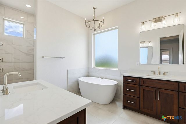 313 Farmhouse Drive, Marion, TX 78124