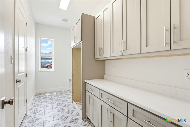 313 Farmhouse Drive, Marion, TX 78124
