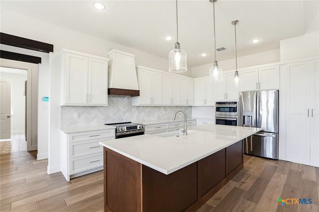 313 Farmhouse Drive, Marion, TX 78124