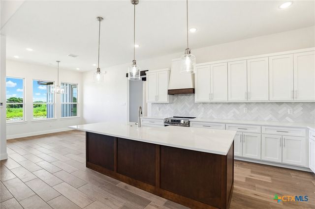 313 Farmhouse Drive, Marion, TX 78124