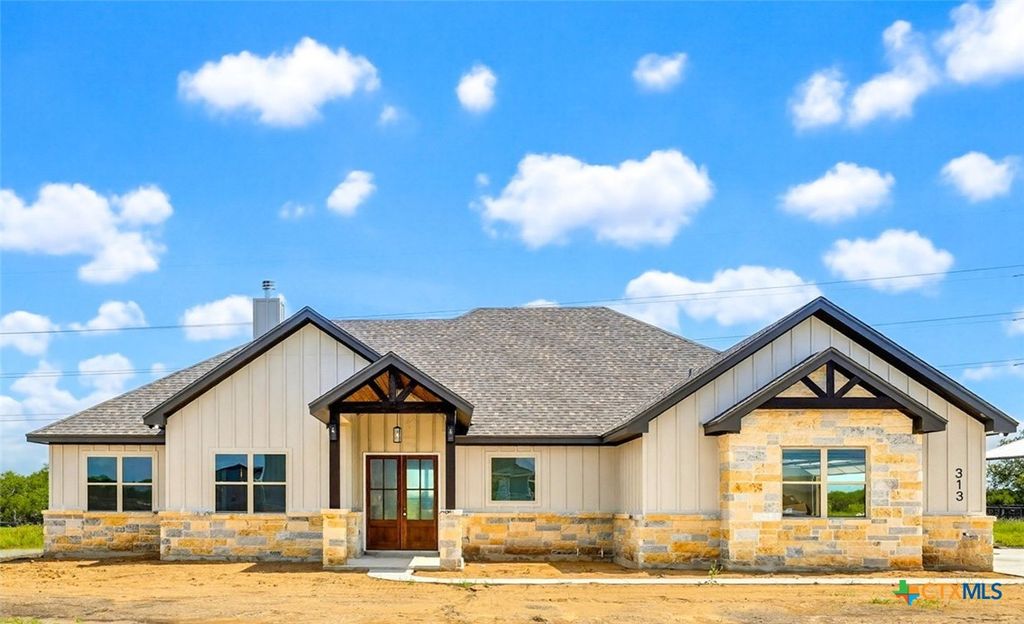 313 Farmhouse Drive, Marion, TX 78124