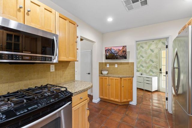 1387 E Verbena Drive, Palm Springs, CA 92262