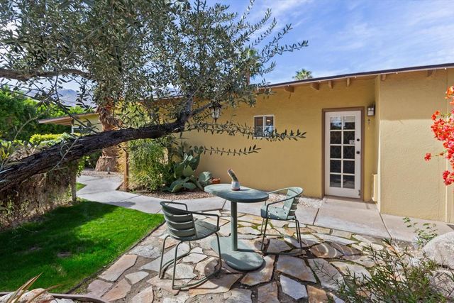 1387 E Verbena Drive, Palm Springs, CA 92262