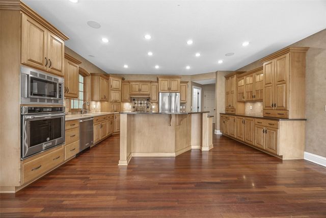 5012 Autumn DR NE, Cedar Rapids, IA 52411