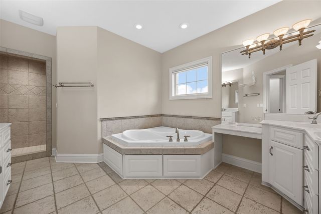 5012 Autumn DR NE, Cedar Rapids, IA 52411