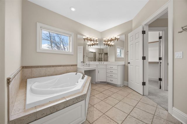 5012 Autumn DR NE, Cedar Rapids, IA 52411