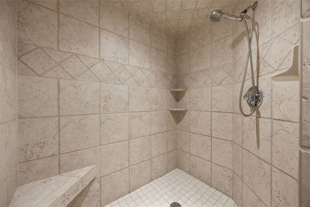 5012 Autumn DR NE, Cedar Rapids, IA 52411