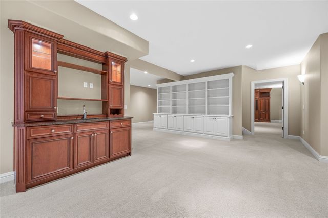 5012 Autumn DR NE, Cedar Rapids, IA 52411