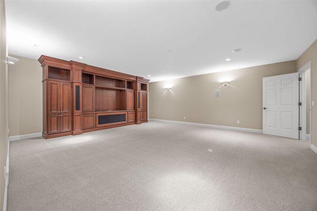 5012 Autumn DR NE, Cedar Rapids, IA 52411