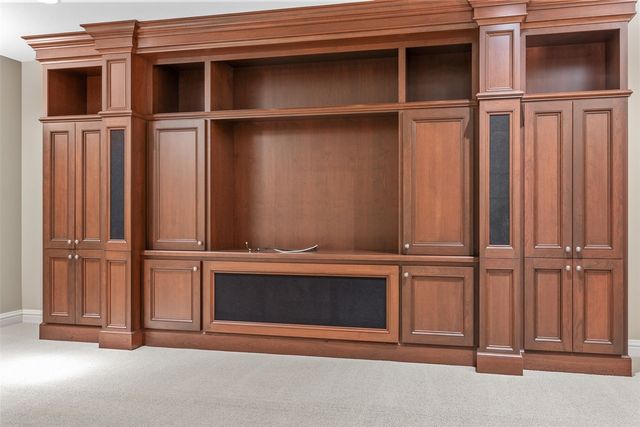 5012 Autumn DR NE, Cedar Rapids, IA 52411