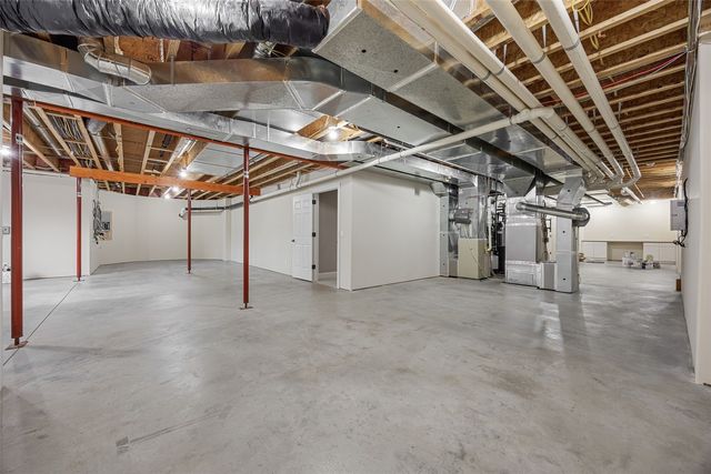 5012 Autumn DR NE, Cedar Rapids, IA 52411