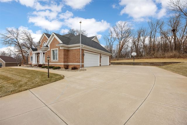 5012 Autumn DR NE, Cedar Rapids, IA 52411