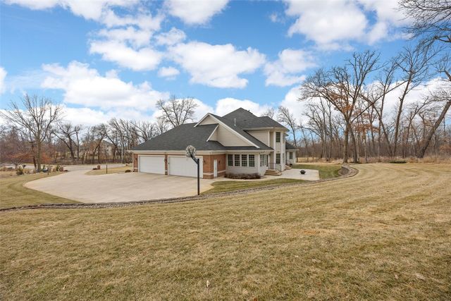 5012 Autumn DR NE, Cedar Rapids, IA 52411