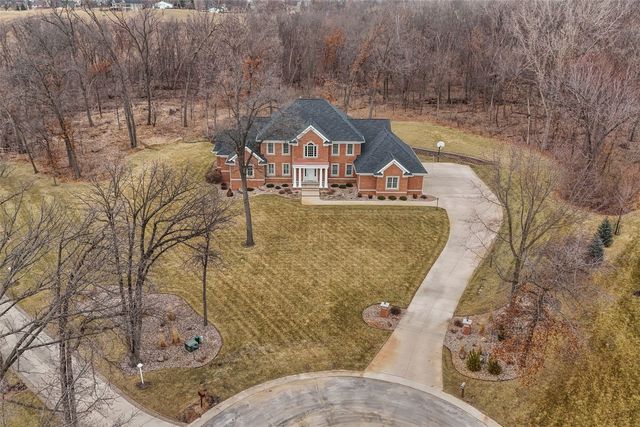 5012 Autumn DR NE, Cedar Rapids, IA 52411