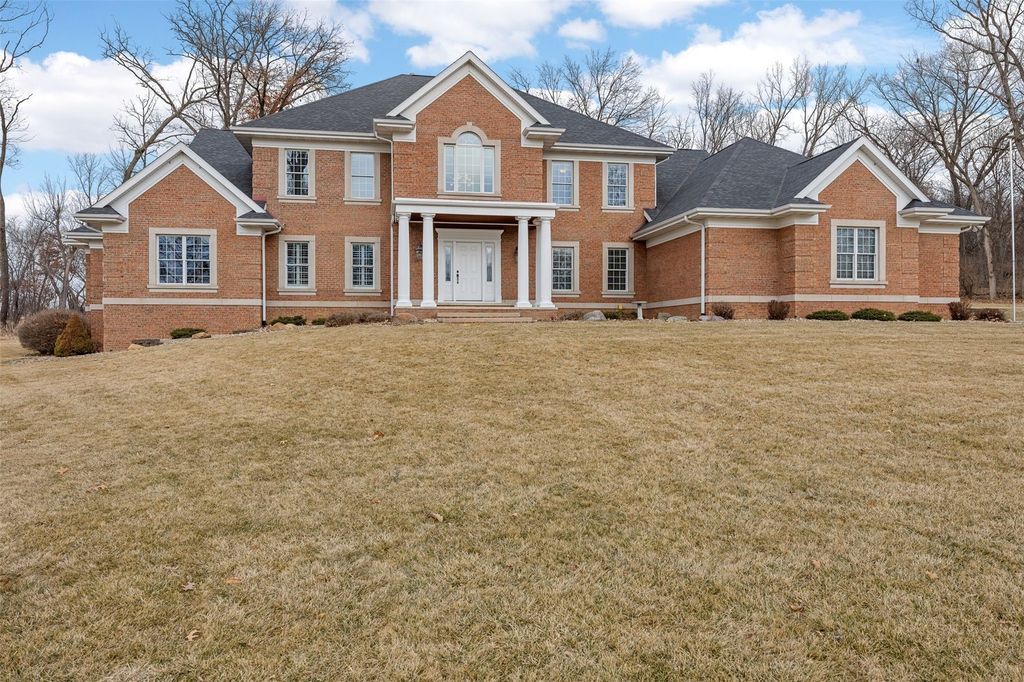 5012 Autumn DR NE, Cedar Rapids, IA 52411