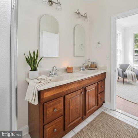 9410 52ND AVE, College Park, MD 20740