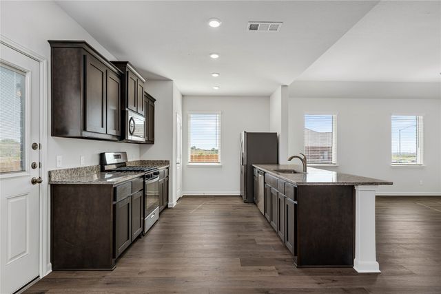 945 Cawthorne Trail, Fort Worth, TX 76108