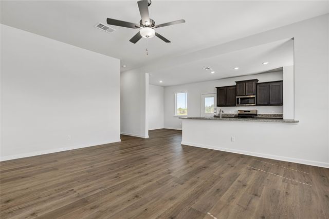 945 Cawthorne Trail, Fort Worth, TX 76108