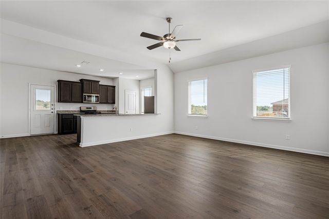 945 Cawthorne Trail, Fort Worth, TX 76108