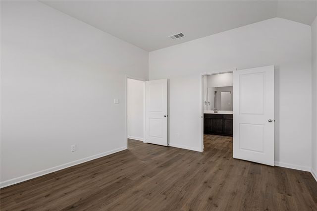 945 Cawthorne Trail, Fort Worth, TX 76108