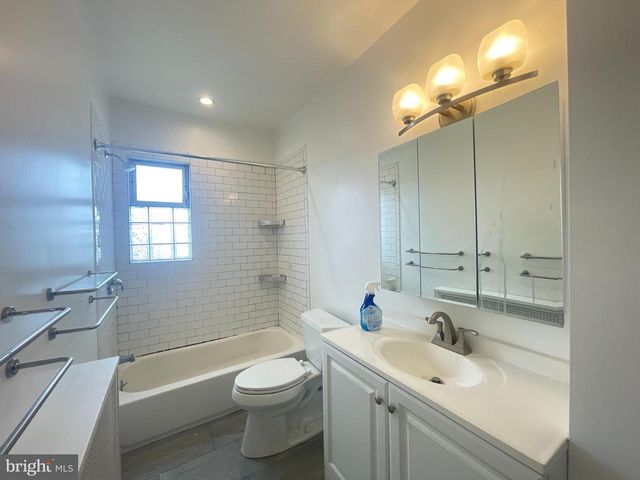 2427 BROWN ST, Philadelphia, PA 19130