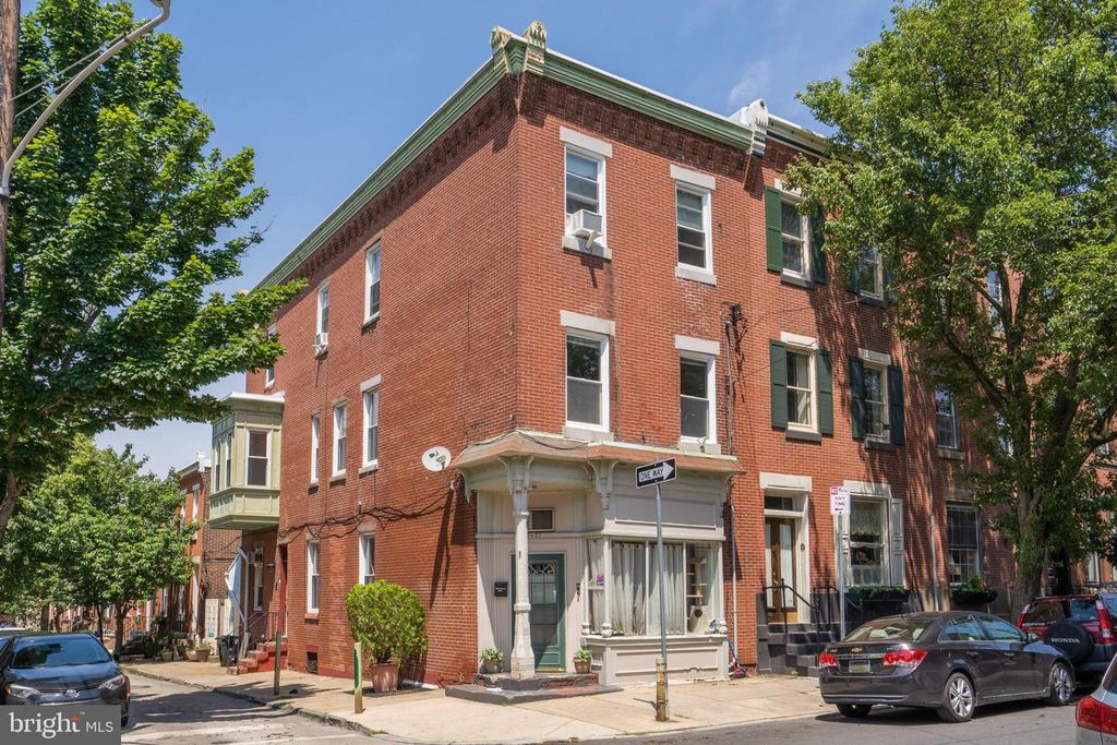 2427 BROWN ST, Philadelphia, PA 19130