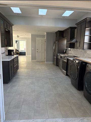 8117 164th Place, Flushing, NY 11432